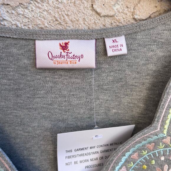 NWT Quacker Factory Gray Embroidered Rhinestone Floral Top Flare Sleeve XL - Picture 4 of 6